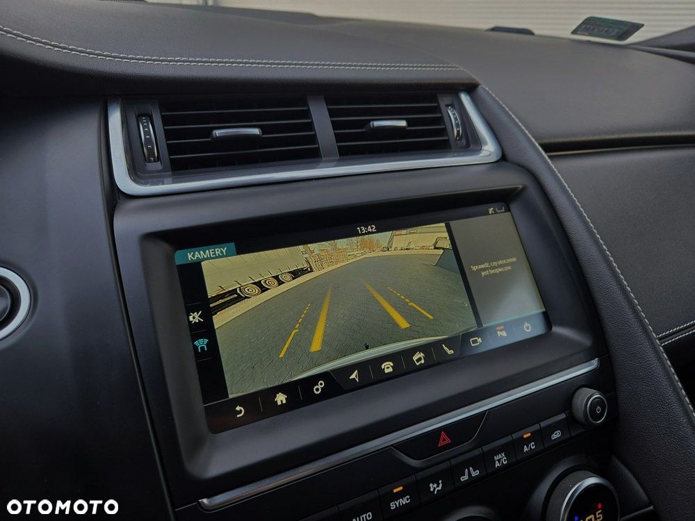 Jaguar E-Pace - 41