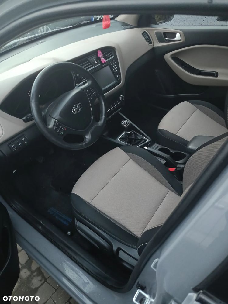 Hyundai i20 1.1 CRDi YES Gold - 13