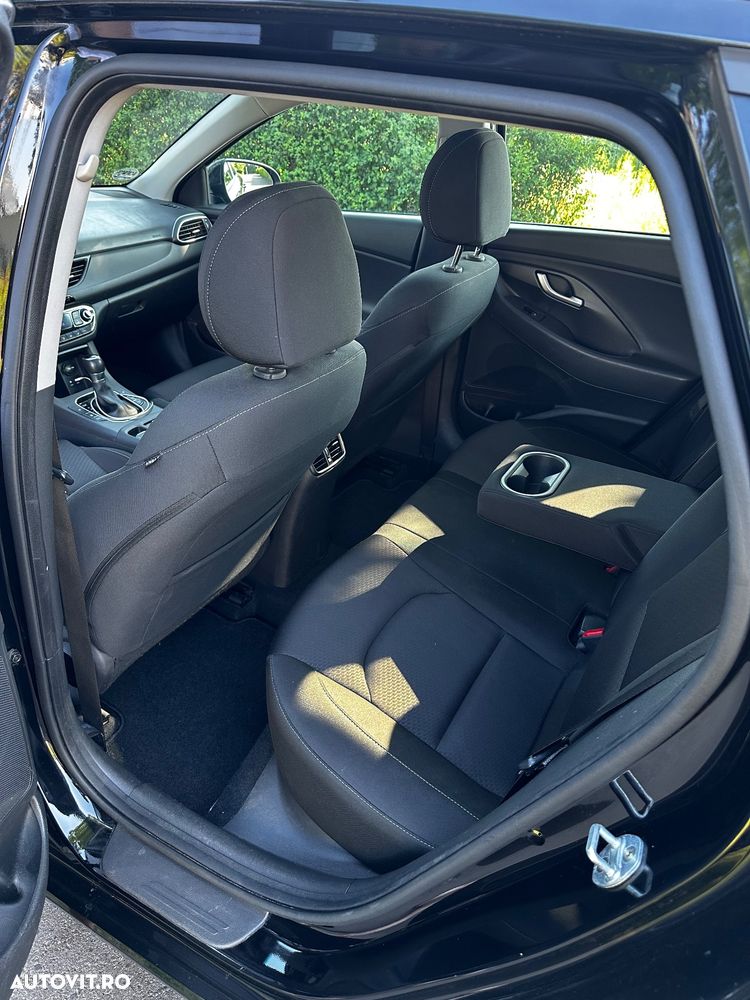 Hyundai i30 Kombi 1.6 CRDI DCT Family+ - 12