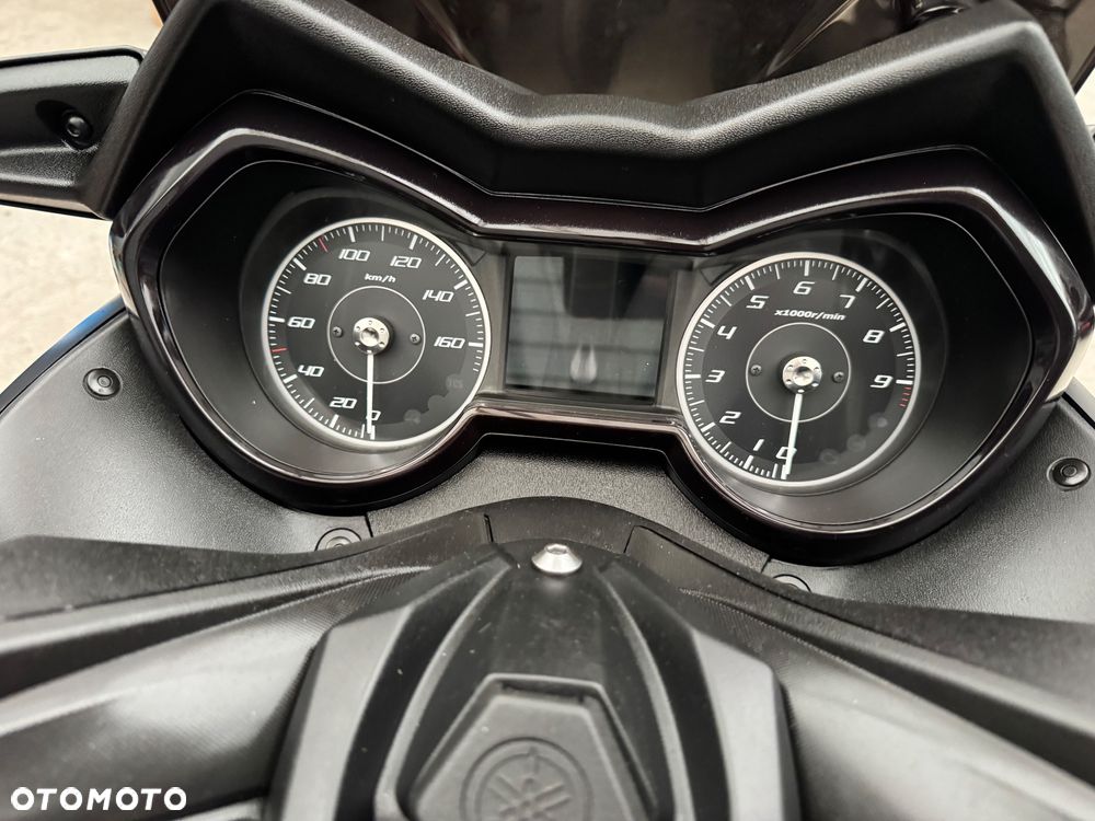 Yamaha X-max - 12