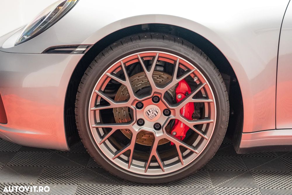 Porsche 911 Carrera 4S - 28