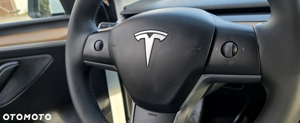 Tesla Model Y Long Range Dual Motor AWD - 22