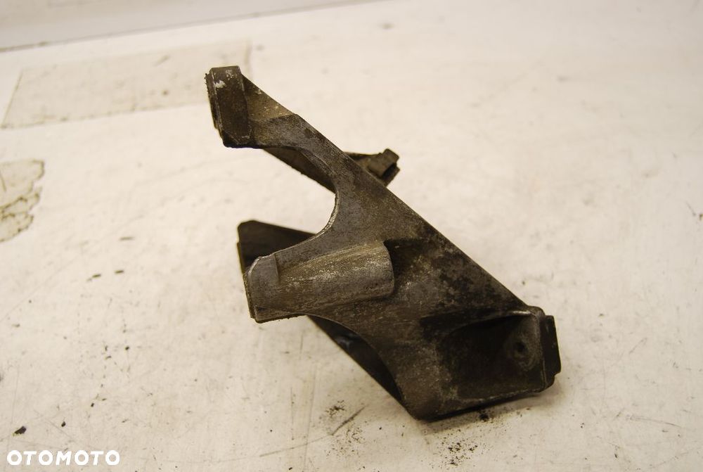 ŁAPA WSPORNIK SILNIKA 8E0199307F AUDI A4 B6 B7 2.5 TDI - 2