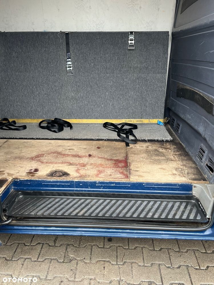 Mercedes-Benz Sprinter - 11