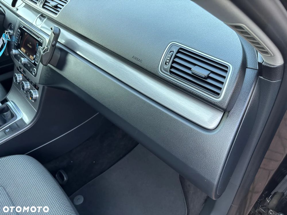 Volkswagen Passat - 26