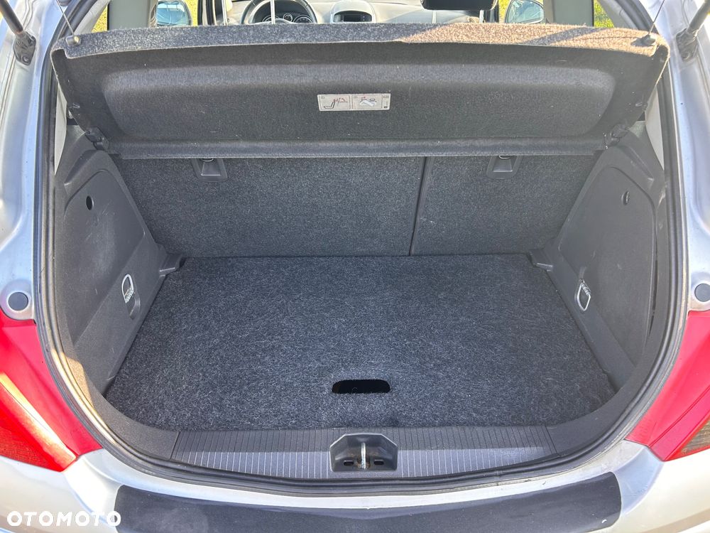 Opel Corsa 1.4 16V Satellite - 9