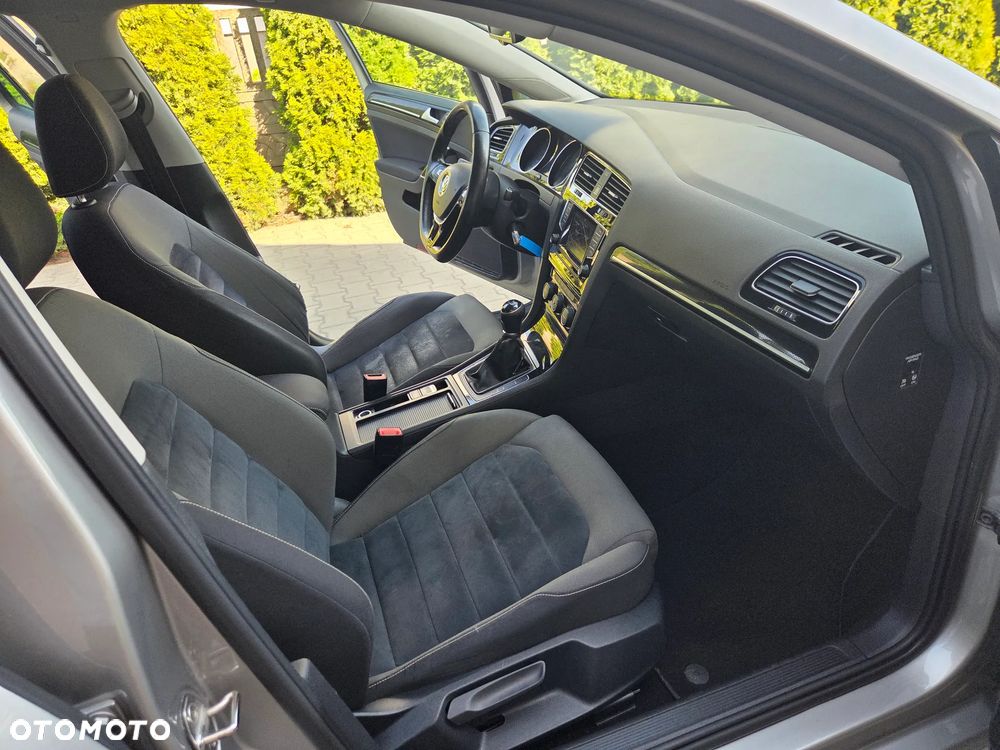 Volkswagen Golf - 6