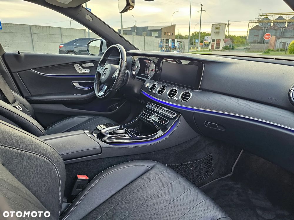 Mercedes-Benz Klasa E 300 9G-TRONIC AMG Line - 14