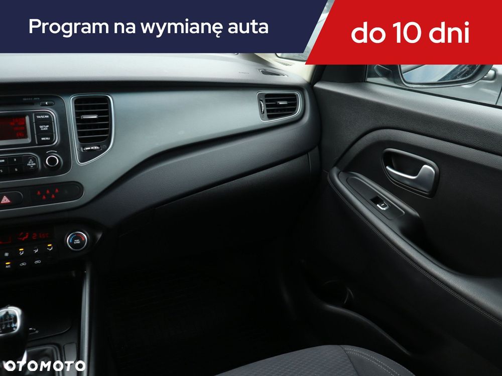 Kia Carens - 10