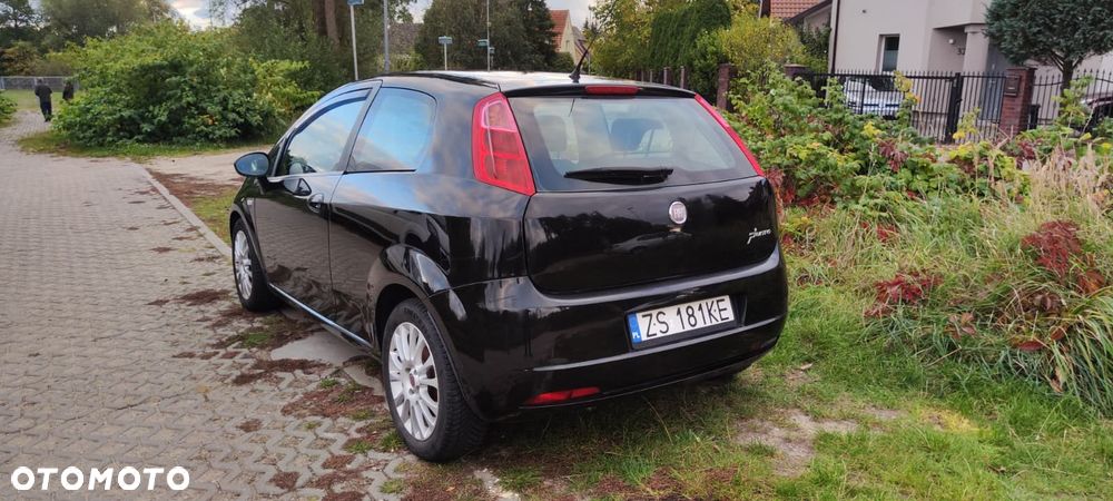 Fiat Grande Punto 2009 photo 4