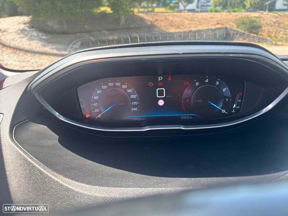 Peugeot 3008 1.2 PureTech Allure EAT6 - 29
