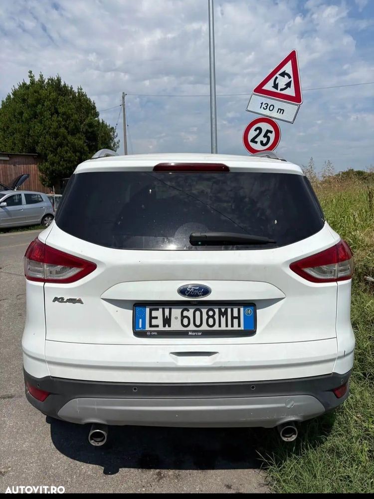 Ford Kuga 2.0 TDCi Powershift 4WD Titanium - 3