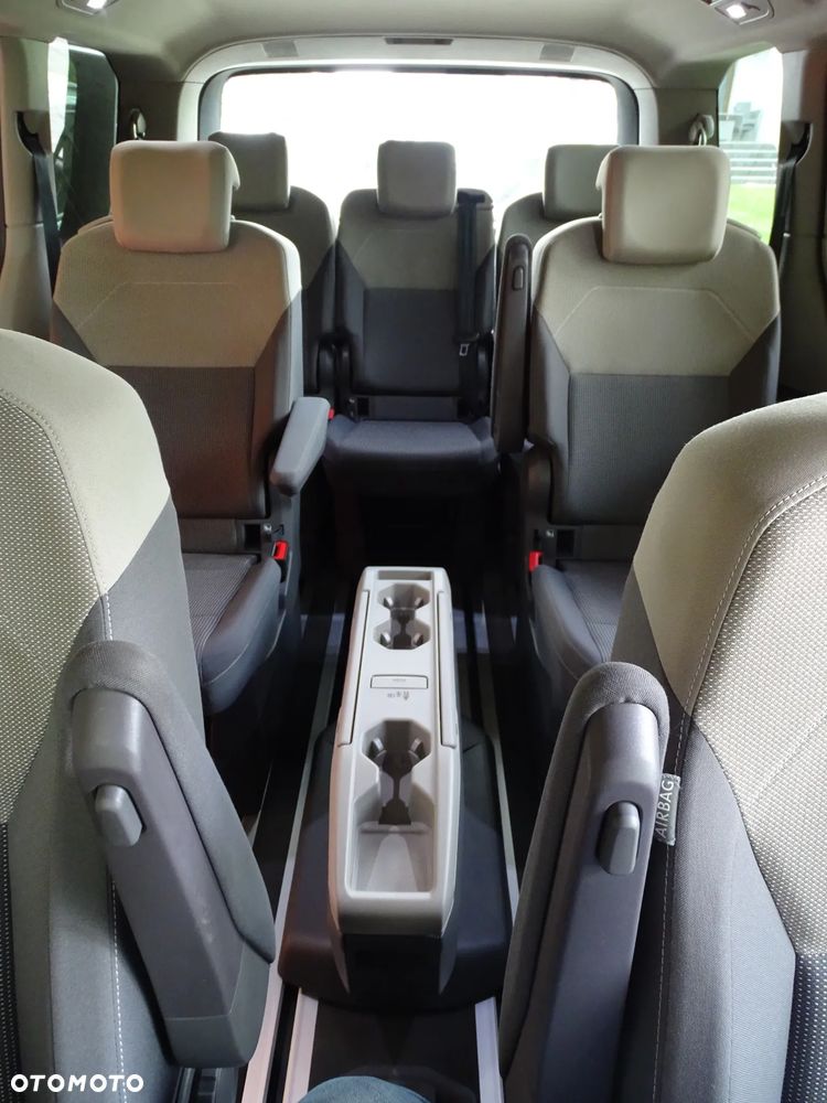 Volkswagen Multivan - 13