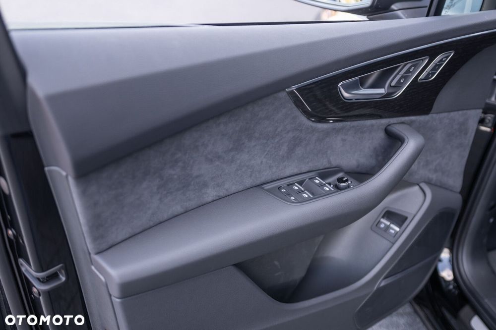 Audi Q7 60 TFSI e PHEV Quattro S Line Tiptr - 17