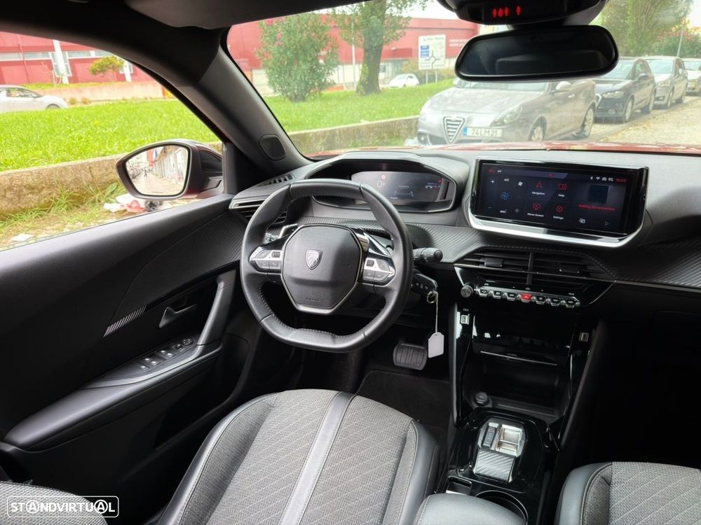 Peugeot 2008 PureTech 130 EAT8 GT - 24