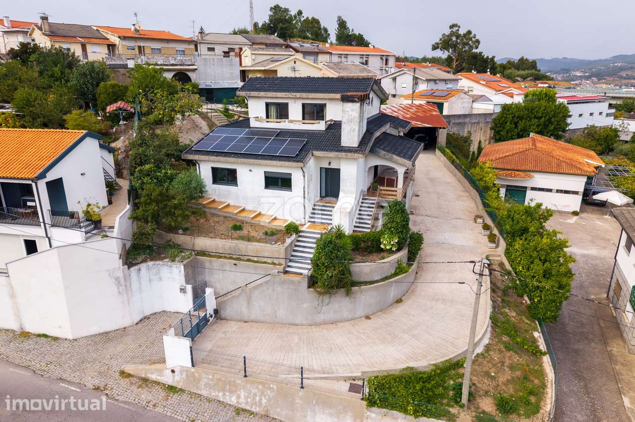 Moradia T4 individual com 960 m² de terreno em Mesão Frio, Guimarãe...