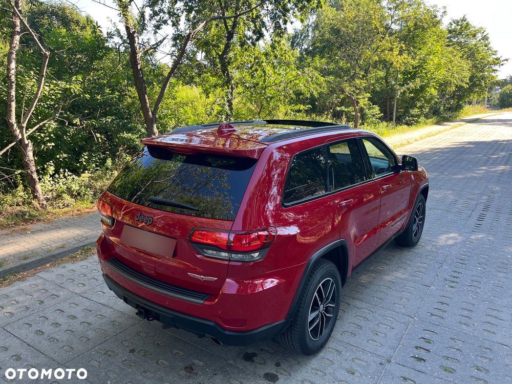 Jeep Grand Cherokee - 16