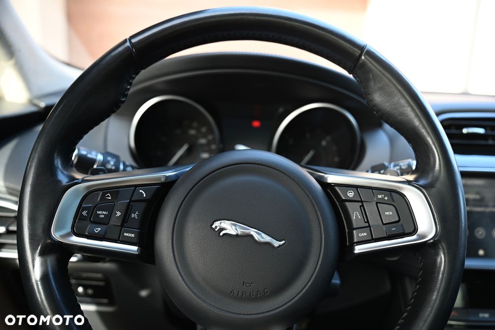 Jaguar F-Pace - 11