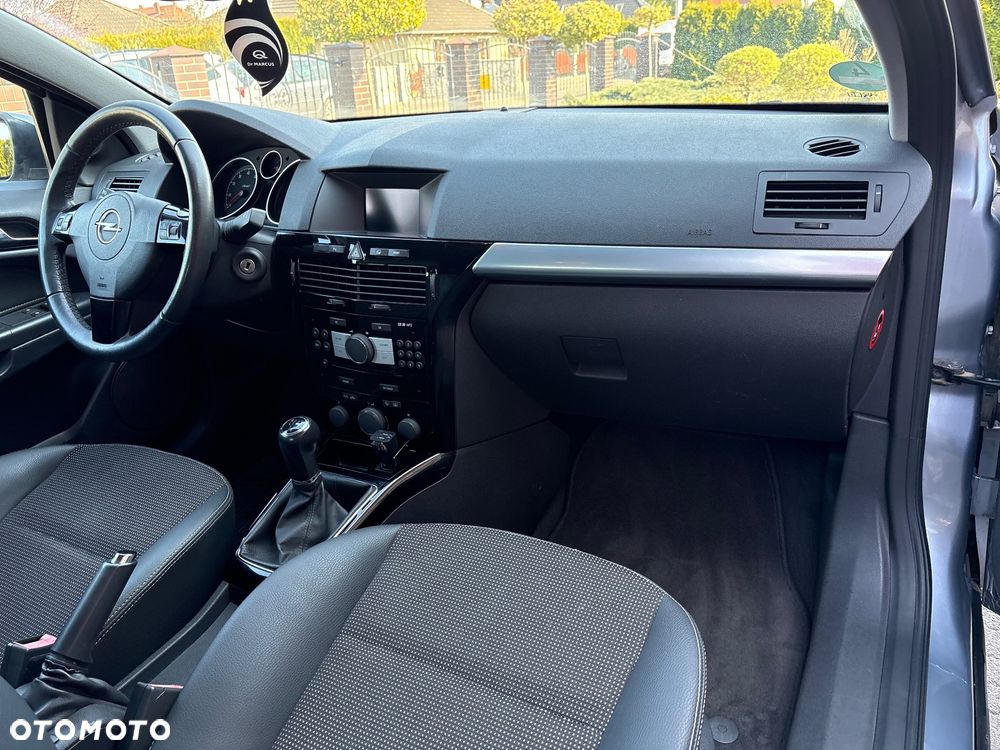 Opel Astra 1.6 Innovation - 23