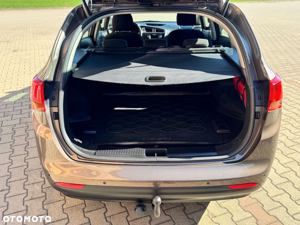 Kia Ceed 1.6 GDI Dream Team Edition - 13