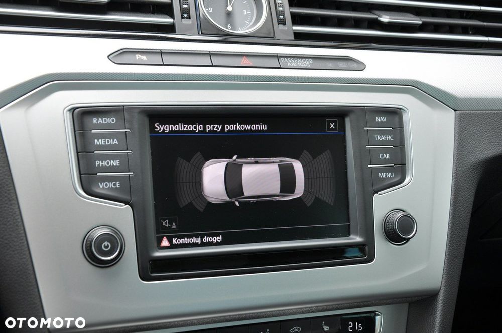 Volkswagen Passat - 16
