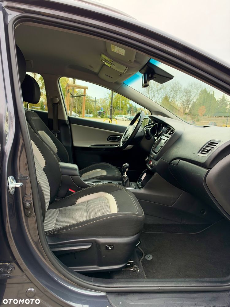 Kia Ceed 1.6 CRDi 136 ISG Platinum Edition - 19