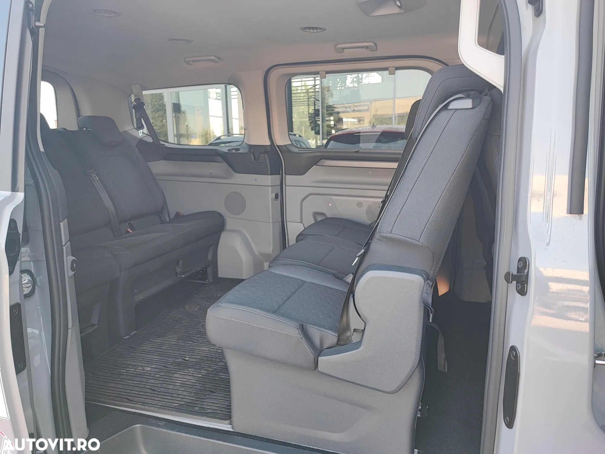 Ford Tourneo Custom Bus 320S 2.0 EcoBlue 170 CP 8AT L1H1 FWD Titanium - 6