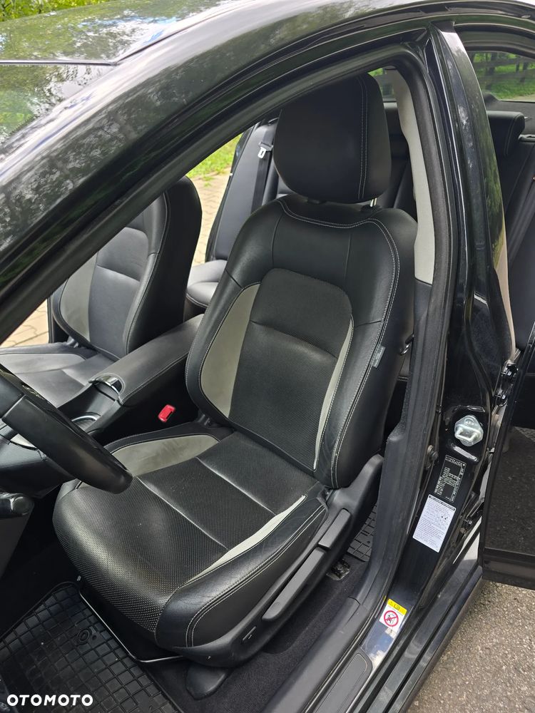 Toyota Avensis 2.0 D-4D Premium - 24