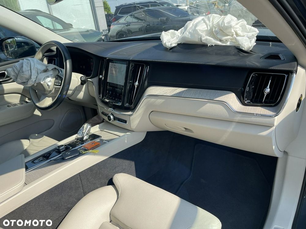 Volvo XC 60 T6 Plug-In Hybrid AWD Inscription - 9