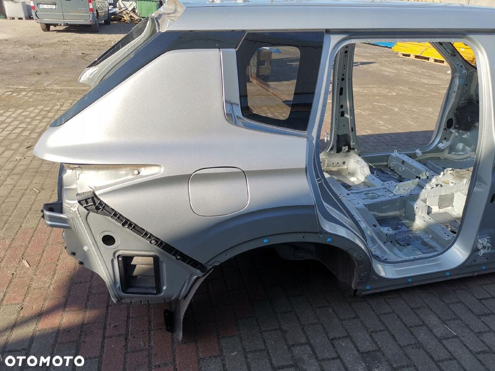 MITSUBISHI OUTLANDER IV 21 CWIARTKA BLOTNIK TYL PRAWY USA - 1