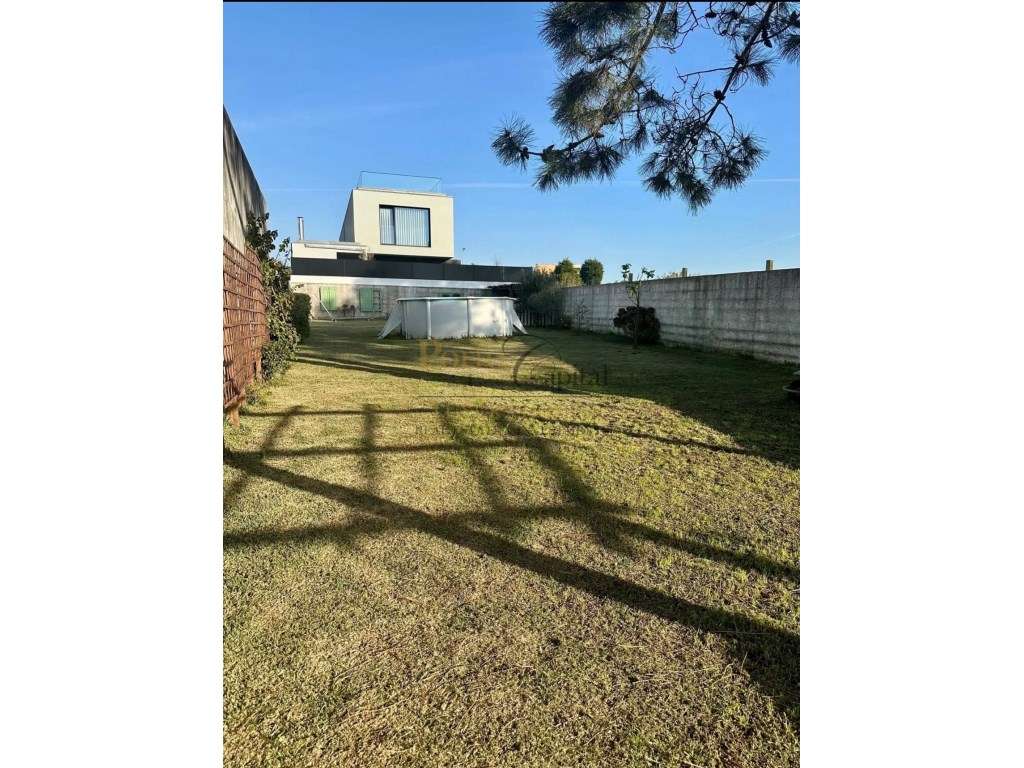 Vende-se Terreno com 450 m² para construção de moradia a 700 metros... - Grande imagem: 5/19