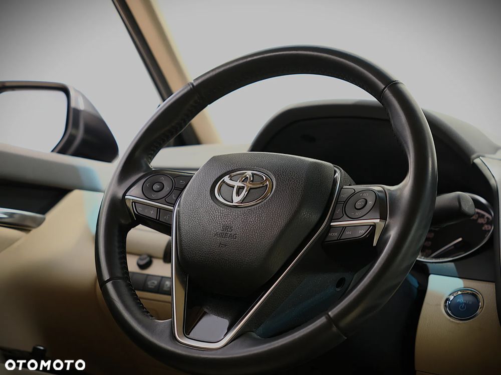 Toyota Camry 2.5 Hybrid Comfort CVT - 22