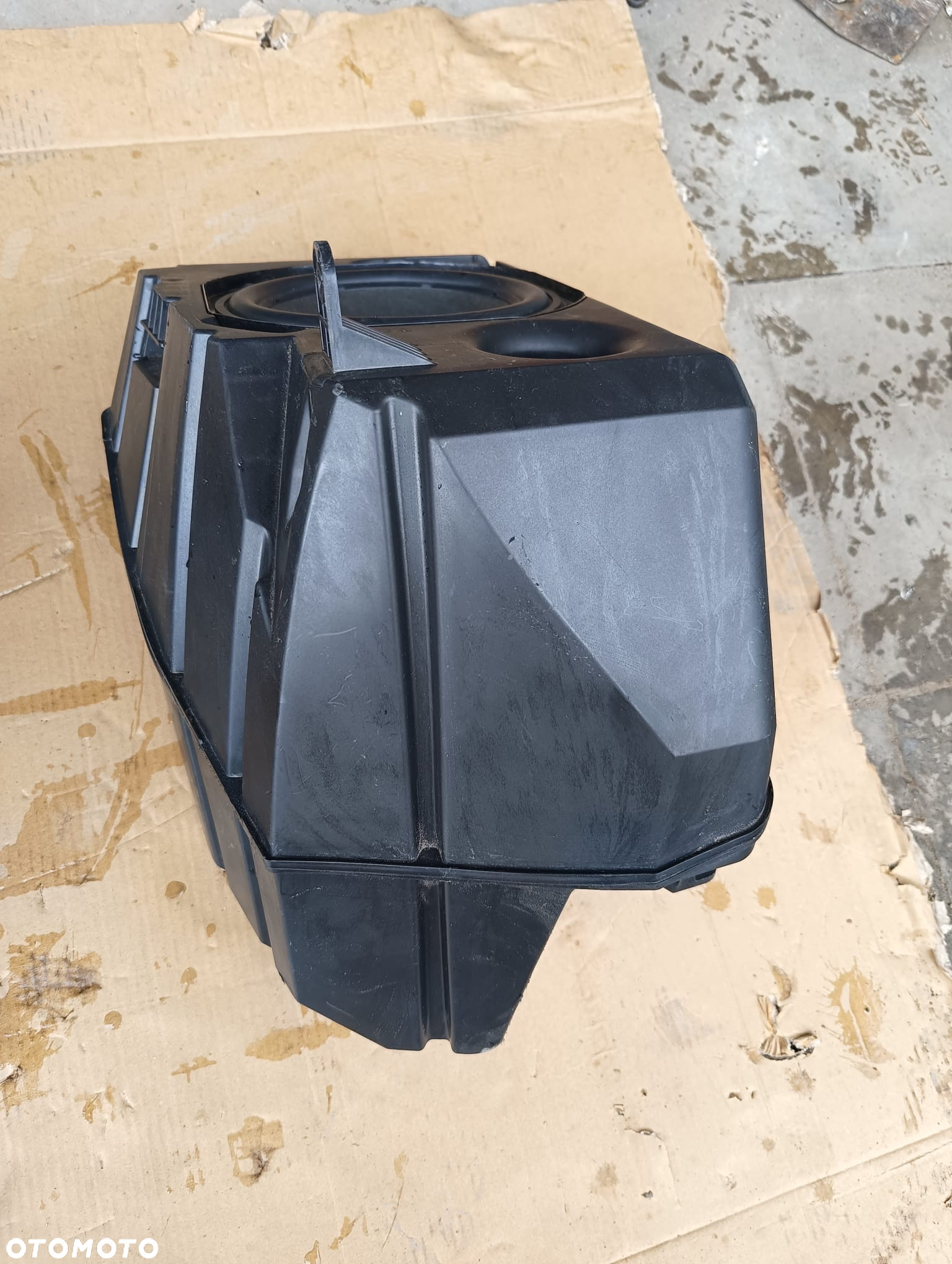 GŁOŚNIK SUBWOOFER TESLA MODEL 3 1079746-00-B. - 2