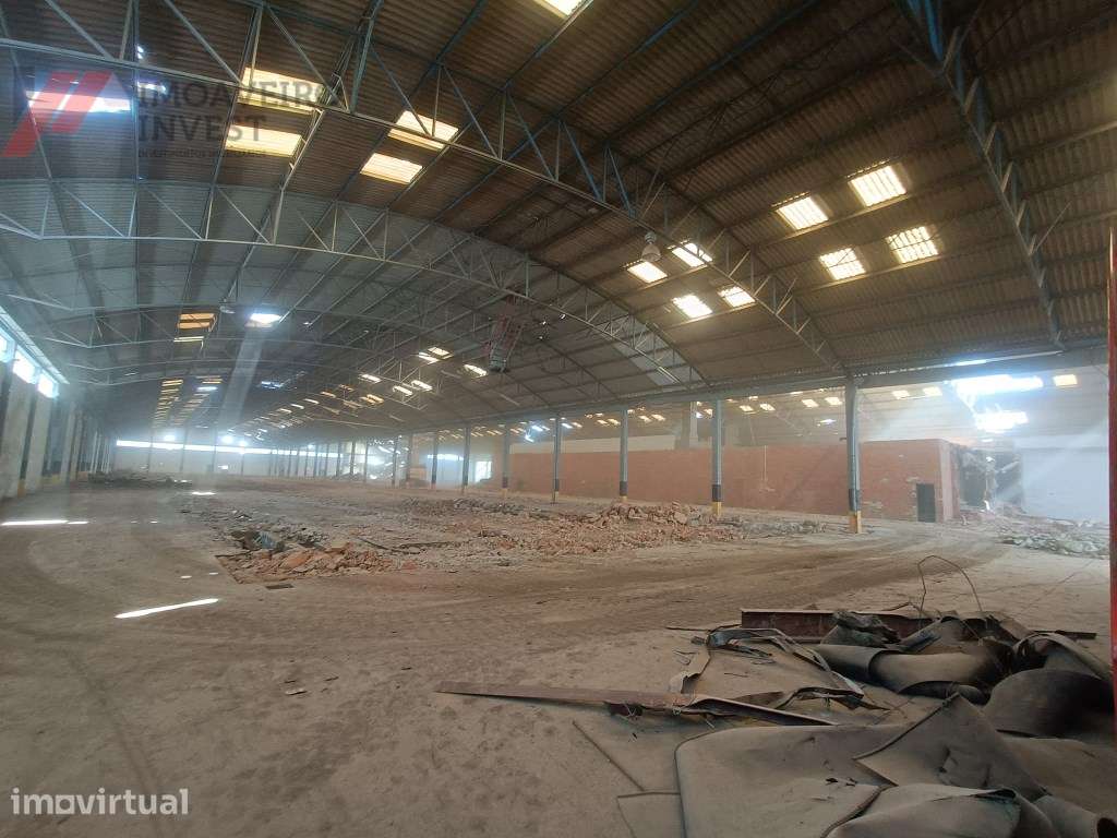 Armazém Industrial com escritórios Em Águeda - Grande imagem: 3/16