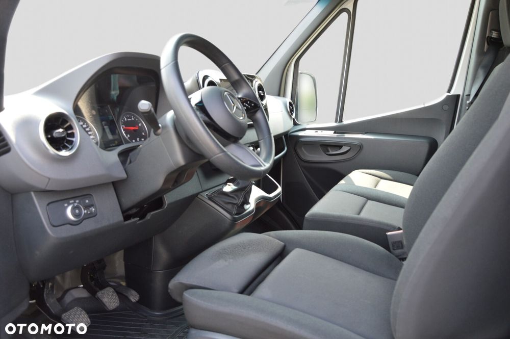 Mercedes-Benz Sprinter - 10