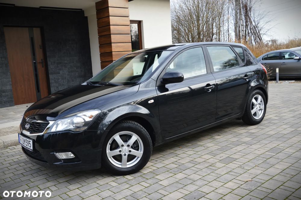 Kia Ceed 1.4 CVVT Dream-Team Edition - 1