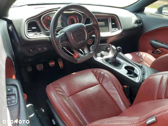 Dodge Challenger - 8