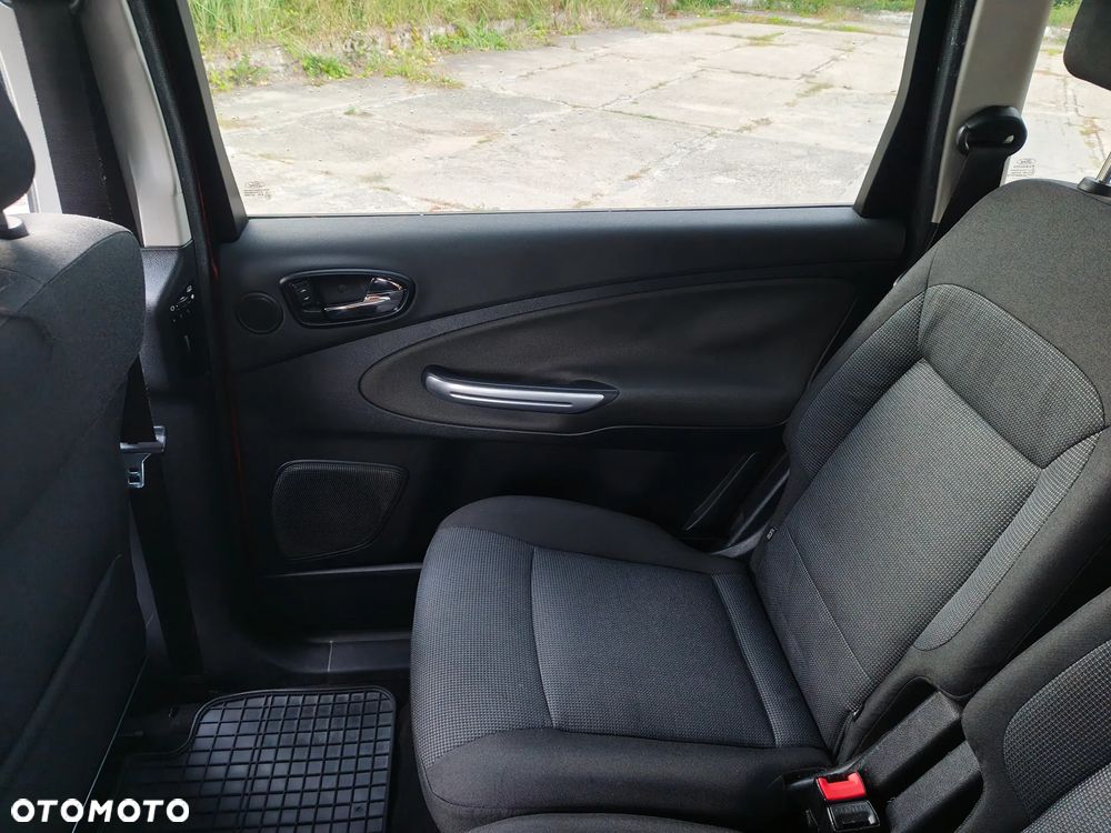 Ford S-Max - 16