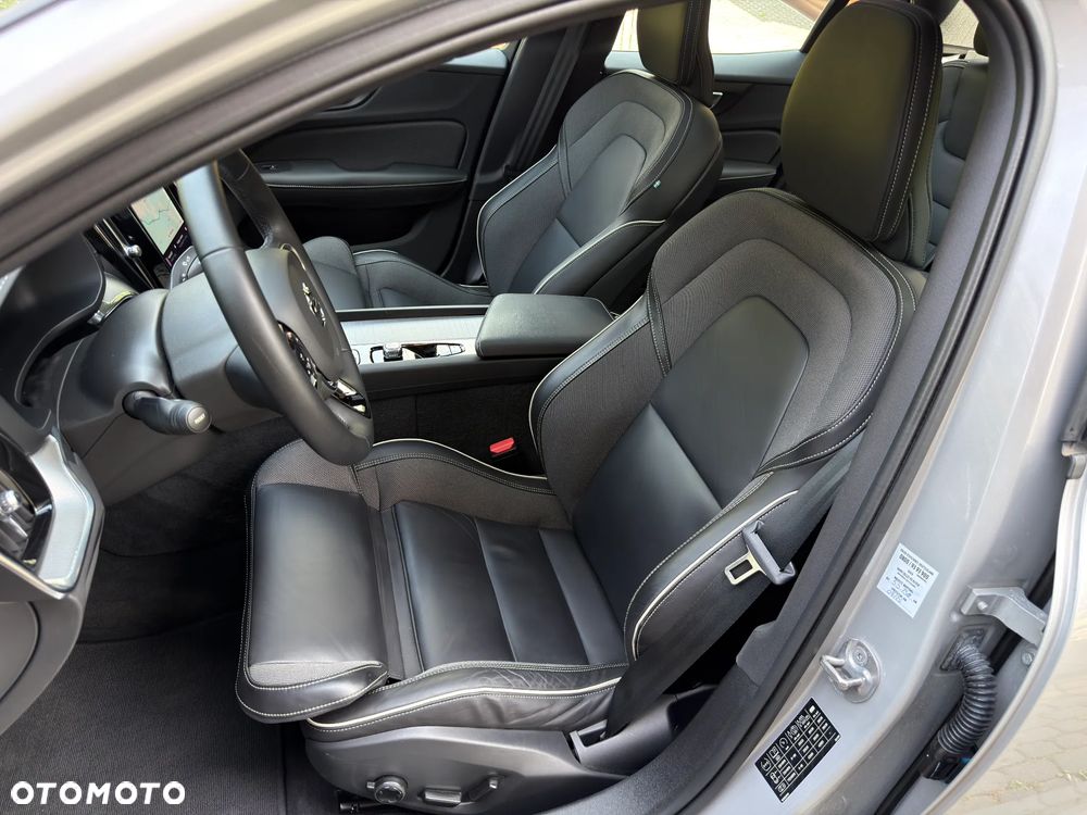 Volvo S60 B5 B AWD Ultimate Dark - 38