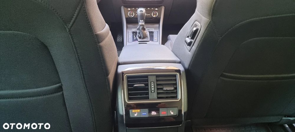 Skoda Superb 2.0 TDI SCR Style DSG - 27