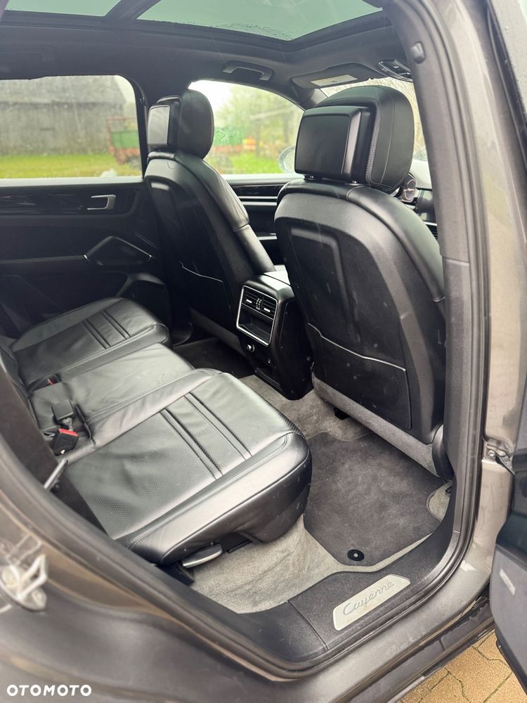 Porsche Cayenne - 12