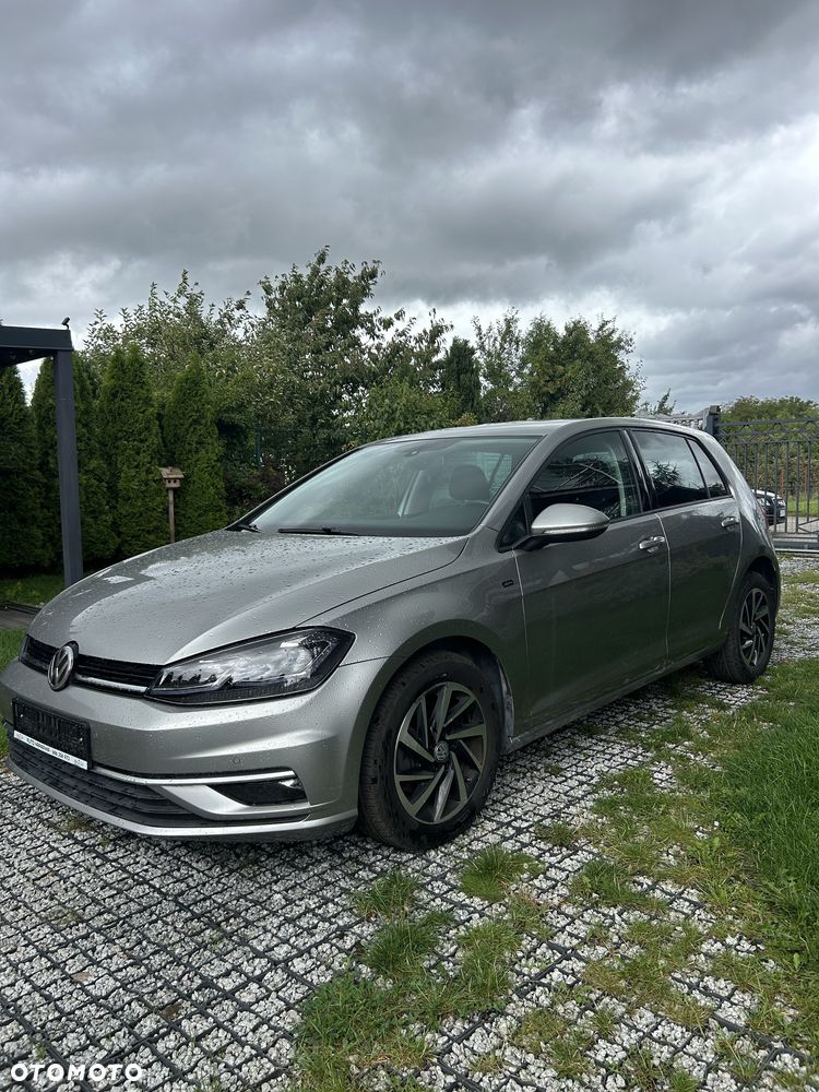 Volkswagen Golf - 1
