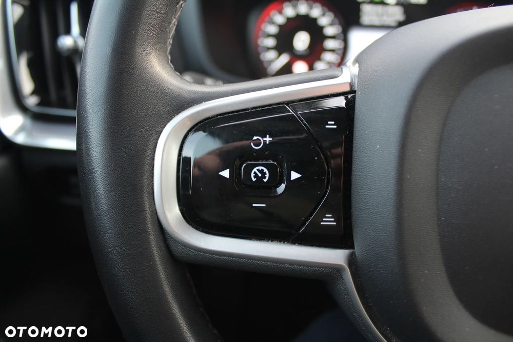 Volvo V60 Cross Country B4 D AWD Geartronic Pro - 19
