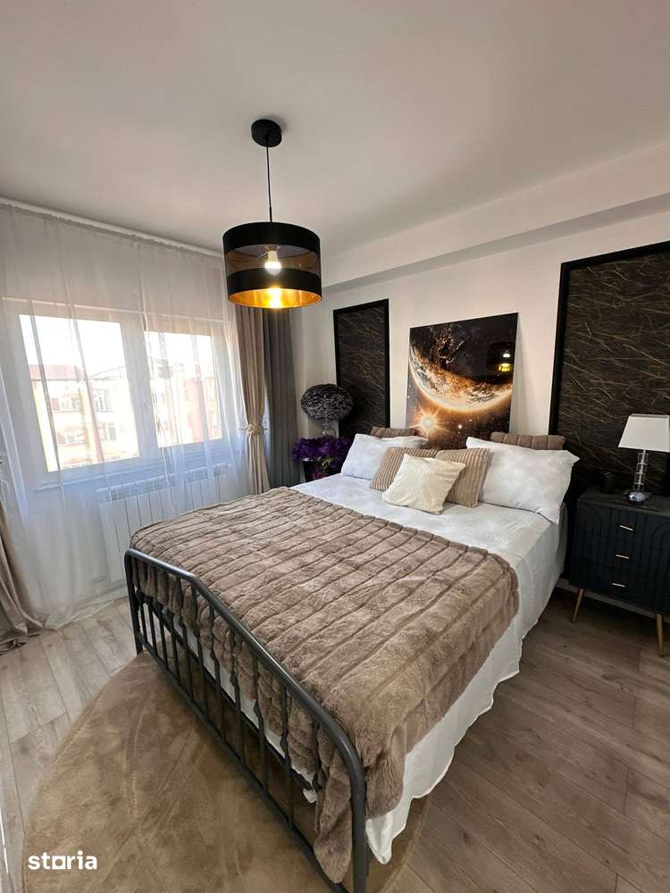 De vanzare apartament cu 3 camere situat pe Bd. Roman Musat, renovat - Imagine principală: 3/20