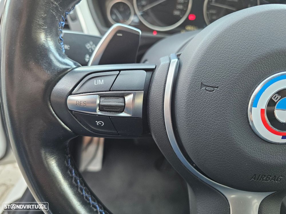BMW 320 i Touring Pack Desportivo M - 22