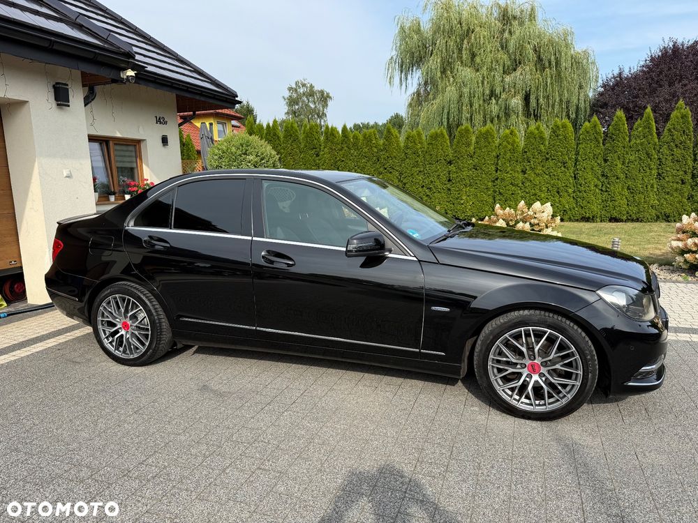 Mercedes-Benz Klasa C 180 CGI BlueEFFICIENCY Avantgarde - 9