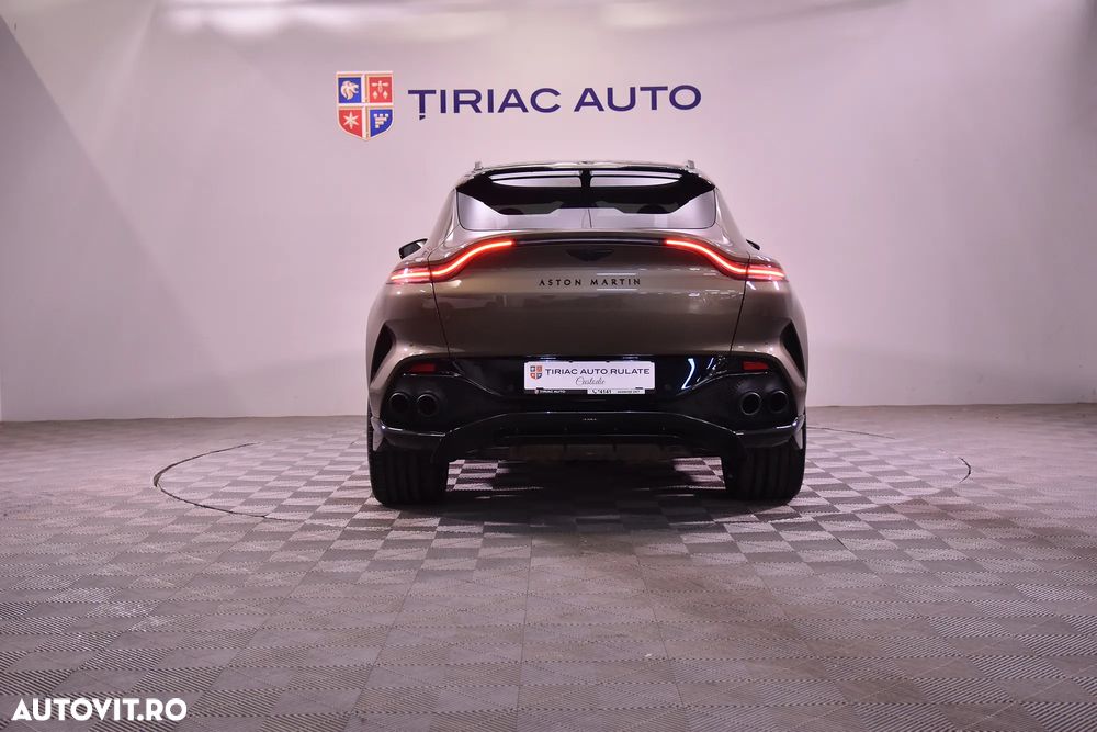 Aston Martin DBX - 4