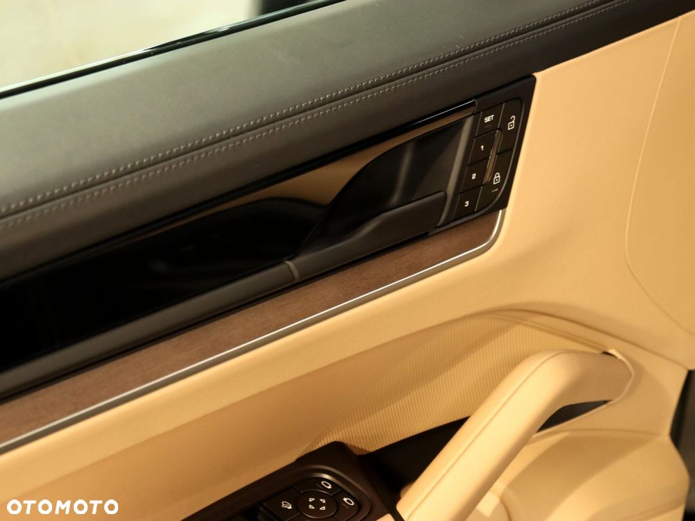 Porsche Cayenne Standard - 24