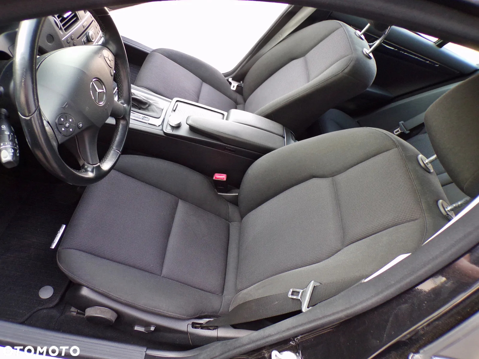 Mercedes-Benz Klasa C 180 T CGI Automatik BlueEFFICIENCY Elegance - 23