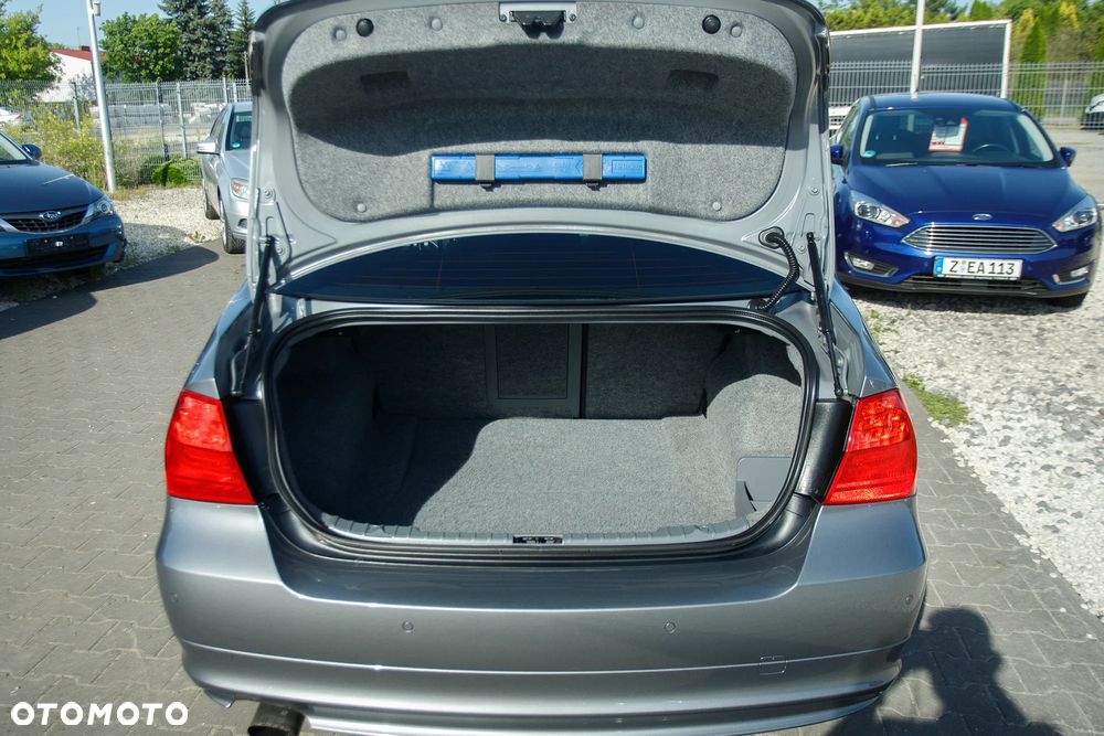 BMW Seria 3 318i Edition Sport - 15